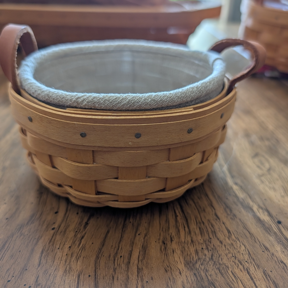 MAKE AN OFFER, Please! Longaberger Saffron Basket with Leather Handles - Picture 6 of 6